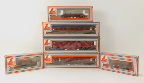 Lima Models OO gauge locomotive and rolling stock, including 205121 MWG class 52 Warship diesel locomotive Western Gladiator, D1016 in BR crimson, two BR mark 1 coaches, brake van, etc. (6)