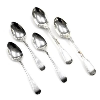 Five silver Old English and Fiddle pattern teaspoons, comprising a set of three William Bateman Victorian silver teaspoons, London 1823, and two further spoons, London 1930, 3.12oz. (5)