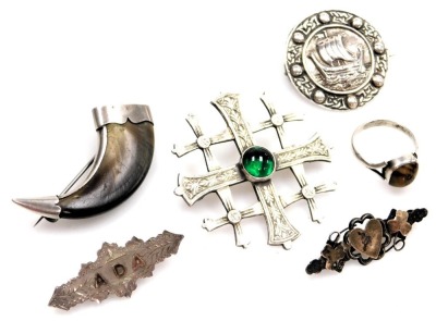 Various silver and other jewellery, comprising a Viking boat circular badge, 4cm diameter, a cross hatch crest with central green paste stone, 6cm wide, dress ring, two Victorian bar brooches, and a mounted tooth brooch, 47.2g all in. (6, AF)