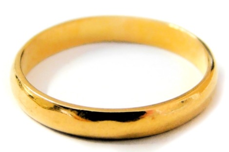 A 22ct gold wedding band, size N, 2.5g.