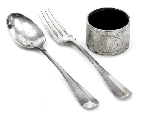 An Edward VII silver rat's tail fork and spoon, London 1906, together with a silver napkin ring, with engine turned decoration, 3.24oz.