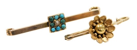 A 9ct gold flower head bar brooch, together with a Victorian 9ct gold turquoise and seed pearl set bar brooch, 5.3g.