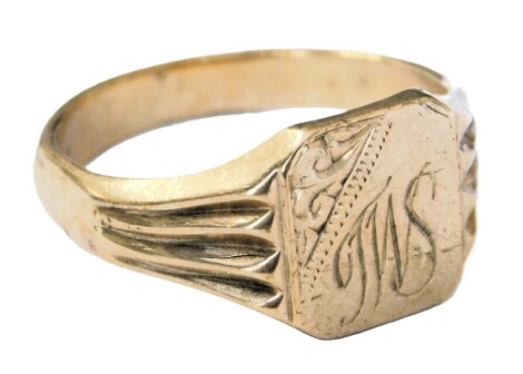 A gentleman's 9ct gold signet ring, monogram engraved, size Z, 7.9g.