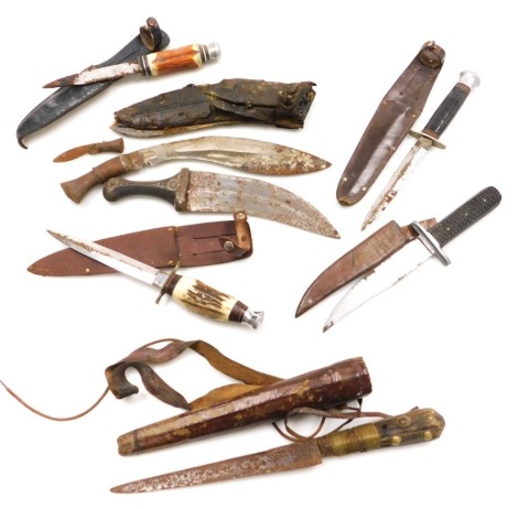 A group of hunting and other knives and sheaths. (qty)