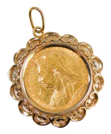 A Victorian full gold sovereign pendant dated 1899, in a pierced pendant surround, stamped 375, 11g all in.