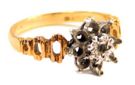 An 18ct cluster ring mount, the star ring mount with bark effect shoulders, lacking stones, 3.4g.