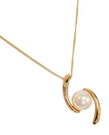 A 9ct gold cultured pearl pendant and chain, the twist design pendant with two arches and central pearl, 1.5cm high, on a fine link neck chain, 50cm long, 1g all in, boxed.