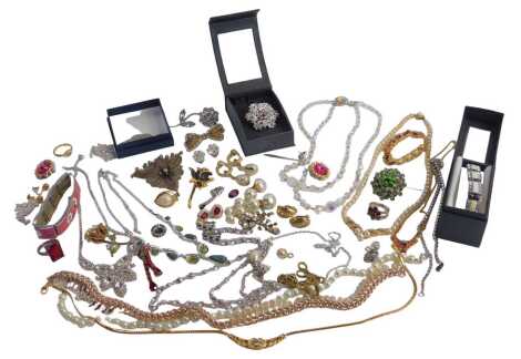 Various costume jewellery, comprising pearl necklaces, drop earrings, brooches, sixpence pieces, etc. (1 tray)