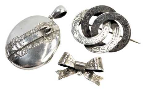 Three items of silverware, comprising a Victorian silver locket with buckle decoration, 4.5cm high, bow brooch, 3cm wide, and twist design Celtic brooch, 4cm wide, 0.83oz. (3)