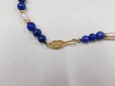 A lapis and cultured pearl jewellery suite, comprising necklace with yellow metal clasp stamped 14kt, 48cm long, and a similar design bracelet with white metal clasp, unmarked, 16cm long. (2) - 2