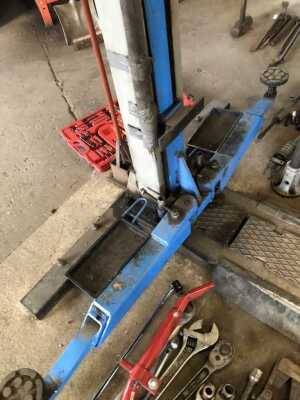 A Hofmann Megaplan 3200kg two post vehicle lift. - 2