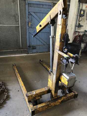 A GEM floor crane.