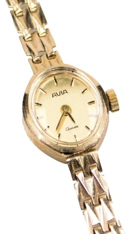 An Avia lady's 9ct gold cased wristwatch, oval champagne dial, with gold batons, clockwork movement, the case of plain form, on a bracelet strap, 9.2g all in.
