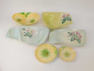 A group of Carltonware pottery, to include double flower head oval dish in yellow, green and orange, 26.5cm wide, matching flower head dishes, 16.5cm wide and 14cm wide, etc. (1 tray) - 2