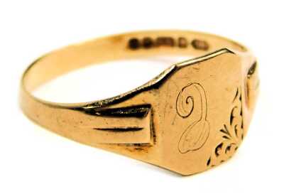 A 9ct gold signet ring, the rectangular panel bearing the initial C, with Art Deco shoulders, London 1968, ring size M½, 1.4g all in.