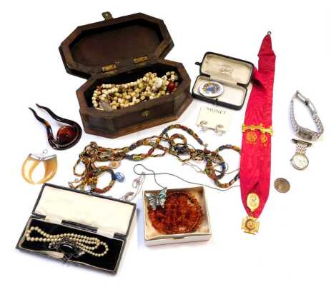 Various costume jewellery, comprising Art Nouveau style silver pendant, imitation amber necklaces, wristwatches, etc. (1 tray)