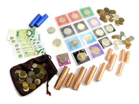 Assorted UK coinage, comprising commemorative coins, one pound notes, modern pennies, and twopence pieces, 20thC pennies and halfpennies. (a quantity)