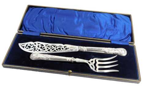 A pair of Victorian silver fish servers, each with shell capped weighted handle, Sheffield 1878, 6.90oz gross, in fitted case.