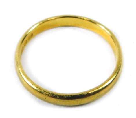 A 22ct gold wedding band, of plain design, maker AC & Co, Birmingham 1905, ring size N, 3g.