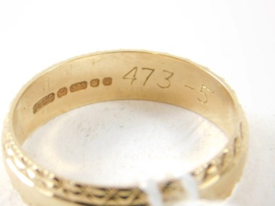 A 9ct gold wedding band, of etched design, with raised centre band, London 1956, ring size P, 2.7g all in. - 2