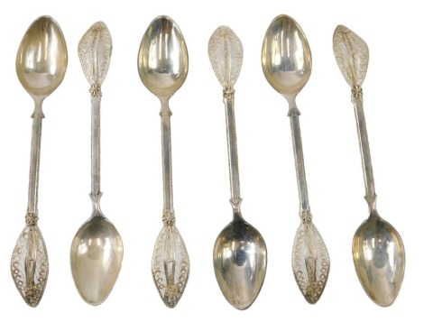 A cased set of six Continental filigree teaspoons, each with elaborate shaped and filigree handle, stamped S800, 4oz, in fitted case.