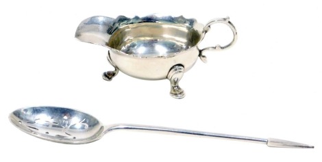 A silver sifter spoon, maker WT, with dark mould handle and a pierced bowl, and a silver plated miniature cream jug, 0.45oz. (2)