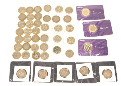 A group of two pound collectors coins, to include William Shakespeare, Vera Lynn, Flying Scotsman, Alexander Graham Bell, and others, some in presentation sleeves. (46)