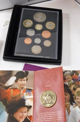 Royalty related coins, to include Elizabeth II platinum jubilee five pound uncirculated coin, fifty pence pieces, commemorative coin cover from the coronation, golden jubilee crown, longest reigning monarch twenty pound fine silver coin, to have and to ho - 5