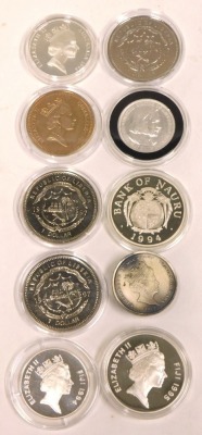 Ten collectors coins, comprising domed back coin, ten dollar Queen Elizabeth Queen Mother Buckingham Palace coin, Indian Independence one dollar, ten dollar Australian 1994, Republic of Liberia one dollar, etc. (a quantity) - 2