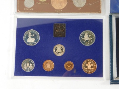 Collectors coins, to include 1957 coin set, The Complete Decimal Issue last pound .S.D coin set, uncirculated 1992 set, 1982, and The Great Britain Year set for 1960. - 3