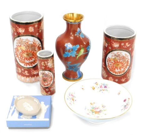 Miscellaneous ceramics, to include three Oriental cylindrical vases, modern cloisonne vase, a Minton Marlowe pattern bowl, and a Wedgwood buff coloured dish. (1 tray)