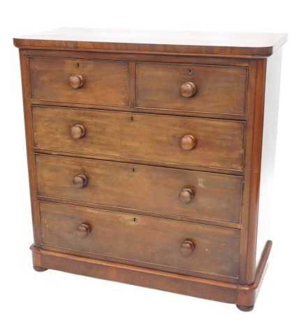 A Victorian mahogany chest of drawers, the top with rounded corners, above two short and three long drawers with turned wood handles, on a plinth, 113cm wide.