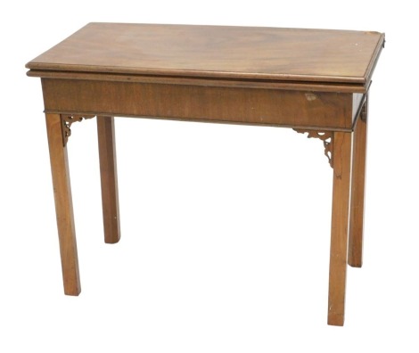 An early 19thC mahogany tea table, the rectangular top enclosing a polished surface, with a plain frieze and pierced brackets, on chamfered legs, 91cm wide.