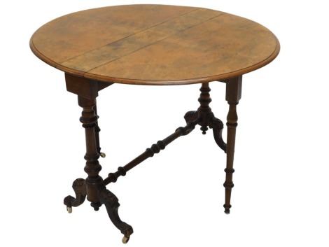 A Victorian figured walnut oval Sutherland table, with turned end supports and carved splayed legs, with ceramic castors, 90cm wide.