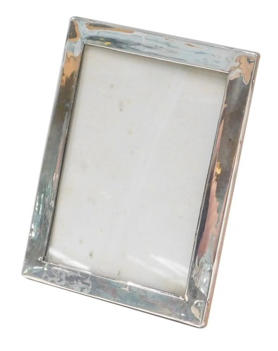 A George V silver rectangular photograph frame, Chester 1913, 16cm x 12cm.