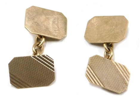 A pair of 9ct gold cufflinks, each with rectangular plate, one with engine engraved decoration, and chain link, Birmingham 1977, 7.6g.