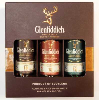 A group of Whisky miniatures, including Glenfiddich, Glen Scotia, etc, some in box sets. - 3