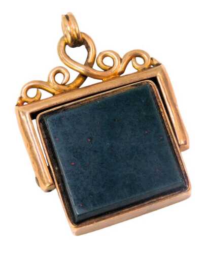 A 9ct gold framed swivel agate fob, the rectangular fob set with green agate bearing the initials HED, with arched scroll top, 6.1g all in.