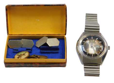 A Timex automatic gent's wristwatch, a pair of cufflinks, and a single cufflink.