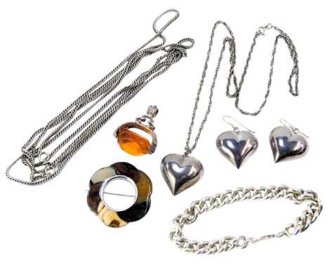 Assorted silver and other costume jewellery, comprising an agate set oval brooch, 4.5cm wide, silver bracelet, necklace, heart shaped padlock, etc. (a quantity)