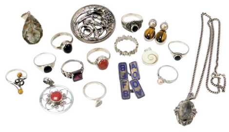 Various costume jewellery, comprising silver and other dress rings, floral design brooch, neck chain, etc. (a quantity)