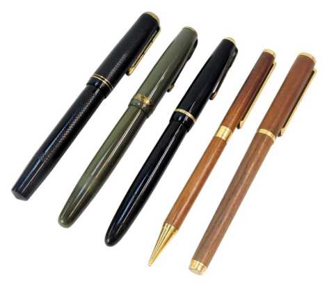 A selection of Parker and other pens, comprising a Parker Quink fountain pen, boxed, a Summit fountain pen, a Parker Victory fountain pen, and two wooden cased fountain pens. (5)