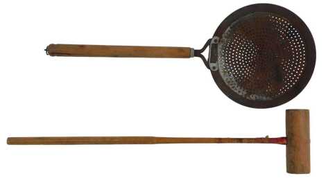 A Kadai Fire Bowls skimmer, with wooden handle, 85cm long, together with a croquet mallet, 97cm long.