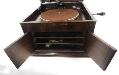 A 1920s HMV oak cased wind up tabletop gramophone, with HMV number 4 pick up head model 103, with winding handle. - 3