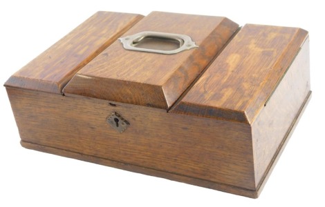 An early 20thC oak smoker's case, of plain design with triple folding hinged lid, opening to reveal wood lined compartment, with two match strikers, with carrying handle, 30cm x 21cm x 12cm high.