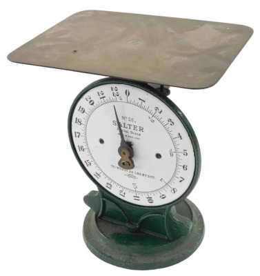 Salter No.25 postal scales, to weigh 22lbs by 2oz.