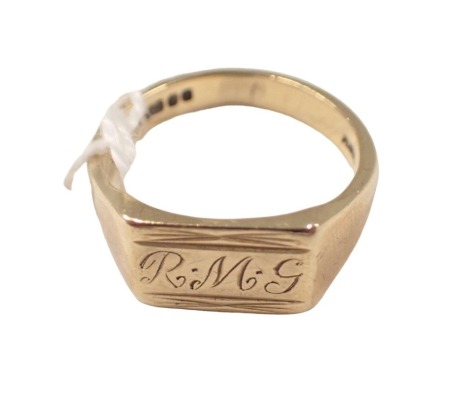 A 20thC 9ct gold signet ring, the rectangular panel bearing the initials RMG, the inner band stamped Albion, ring size R, 5.4g all in.