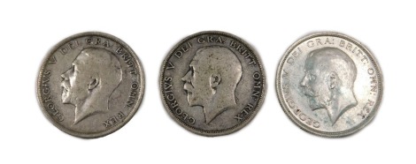 Three George V silver half crowns, two 1914, and 1915.