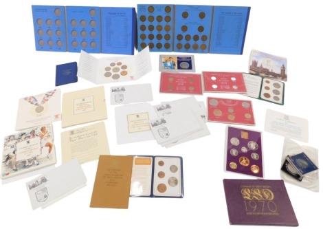 Various coin packs, comprising Great Britain half pennies, Great Britain pennies, Royal Family related commemoratives, Britain's first decimal coin set, Commonwealth Games commemorative two pound coin for 1986, 1970 coin pack, Isle of Man decimal coins, 1