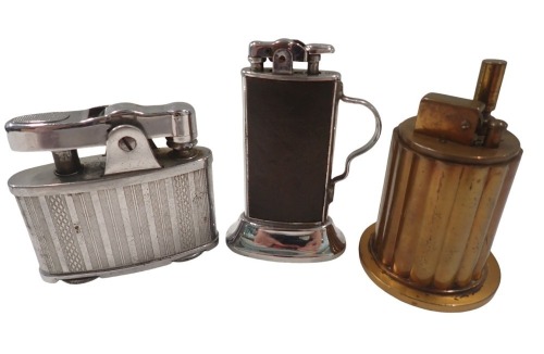 Three table lighters, comprising a Ronson brass touch table lighter, a Ronson lighter Jumbo in chrome case, and a Ronson D-light leatherette brown bodied lighter. (3)